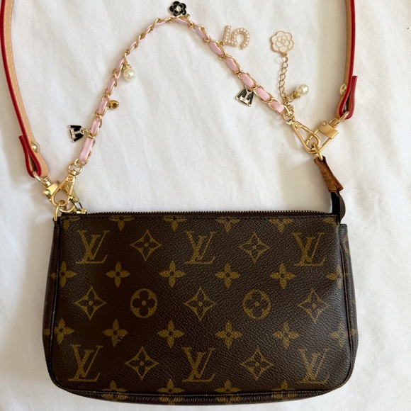 Louis Vuitton Handbags - Authentic Louis Vuitton pochette